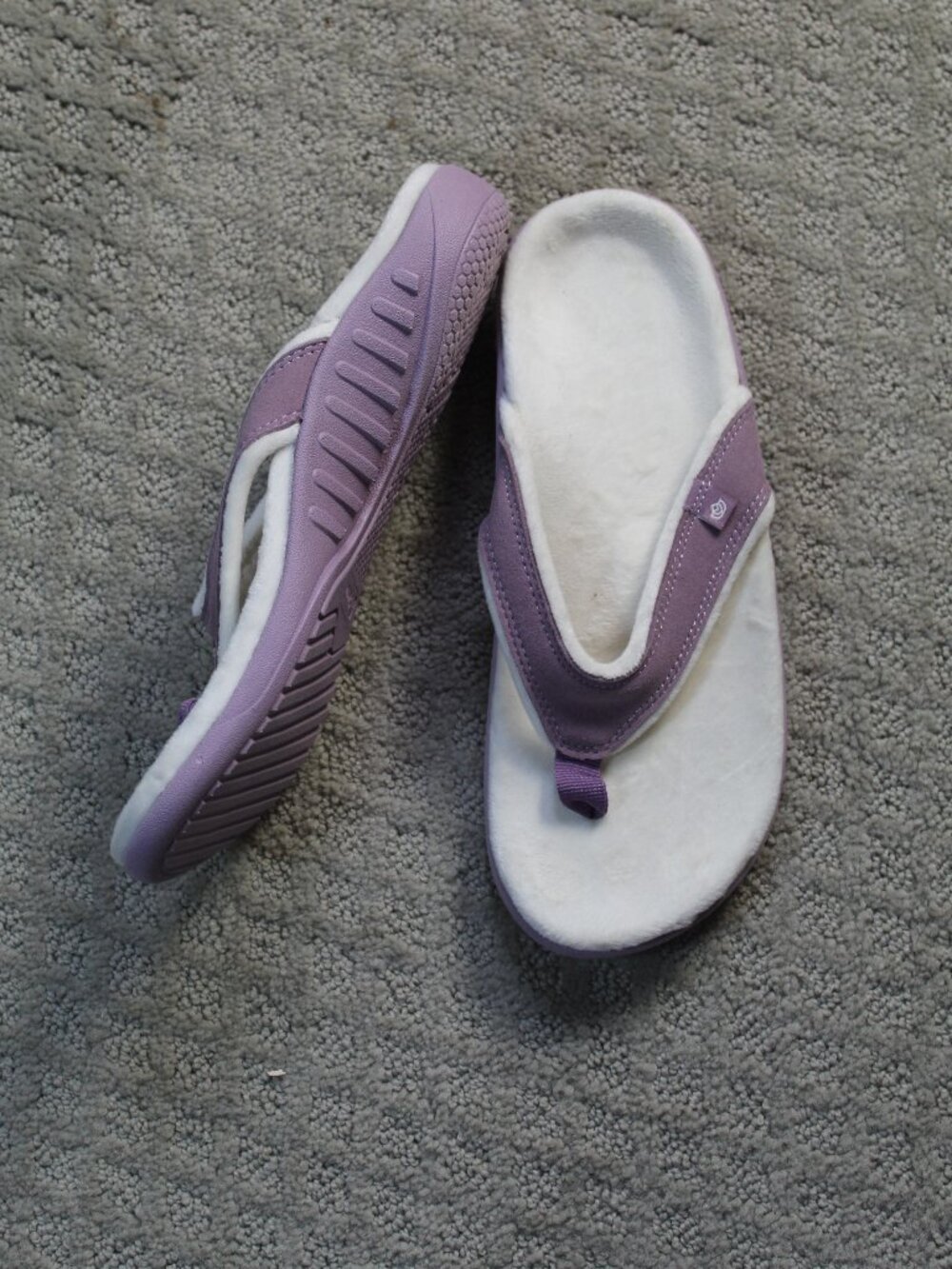NWOT Sempco Size 8 Lavender Fuzzy Lined Flip Flops